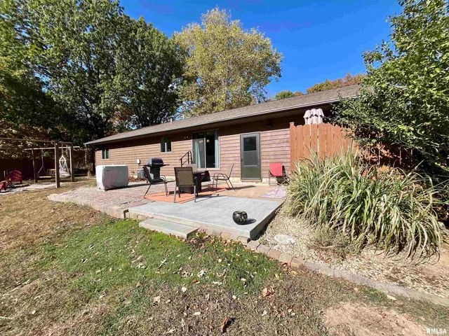 $220,000 | 326 Charter Oak Place, Dahinda, IL 61428