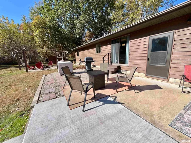 $220,000 | 326 Charter Oak Place, Dahinda, IL 61428