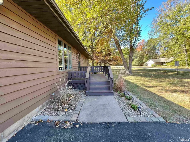 $220,000 | 326 Charter Oak Place, Dahinda, IL 61428