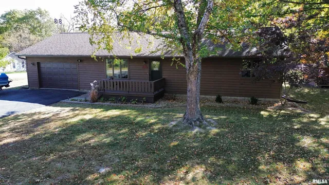 $220,000 | 326 Charter Oak Place, Dahinda, IL 61428