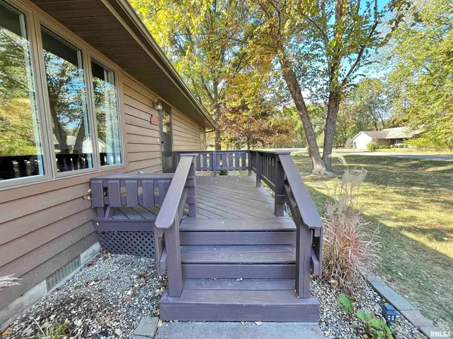 $220,000 | 326 Charter Oak Place, Dahinda, IL 61428