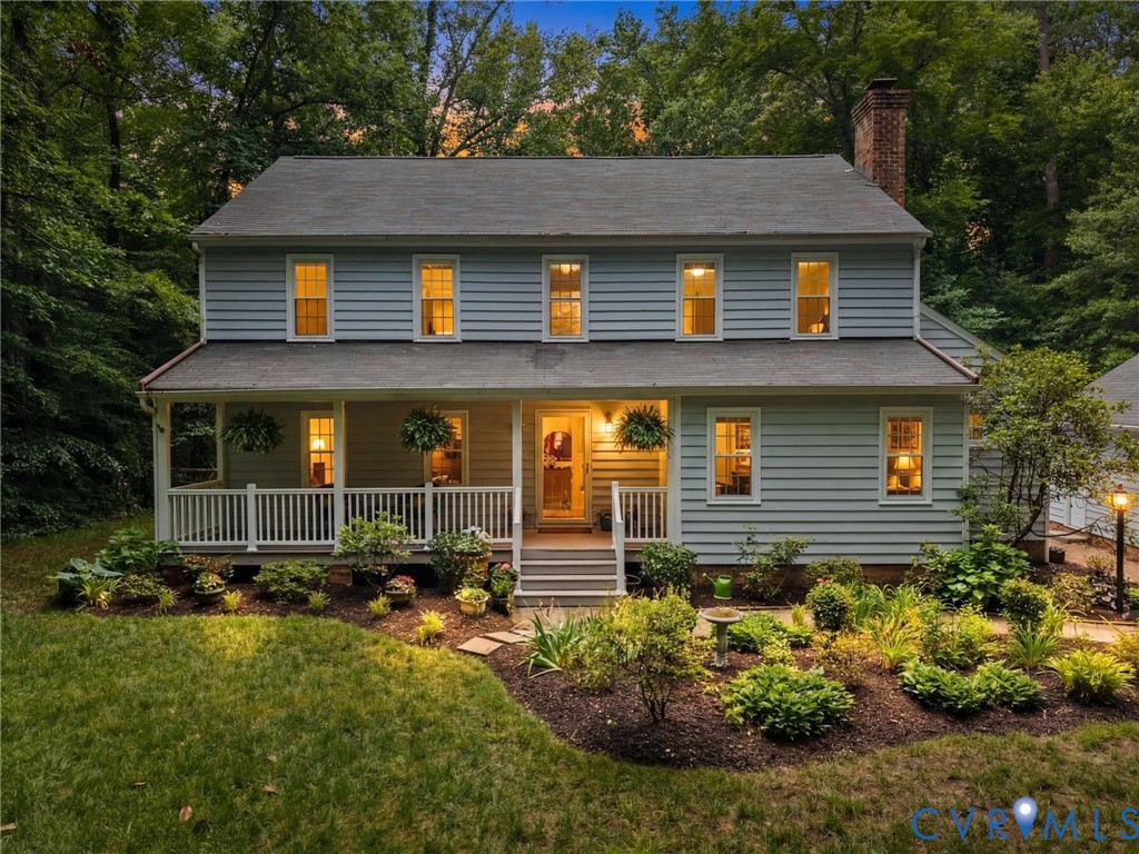 English garden charm meets everyday convenience!