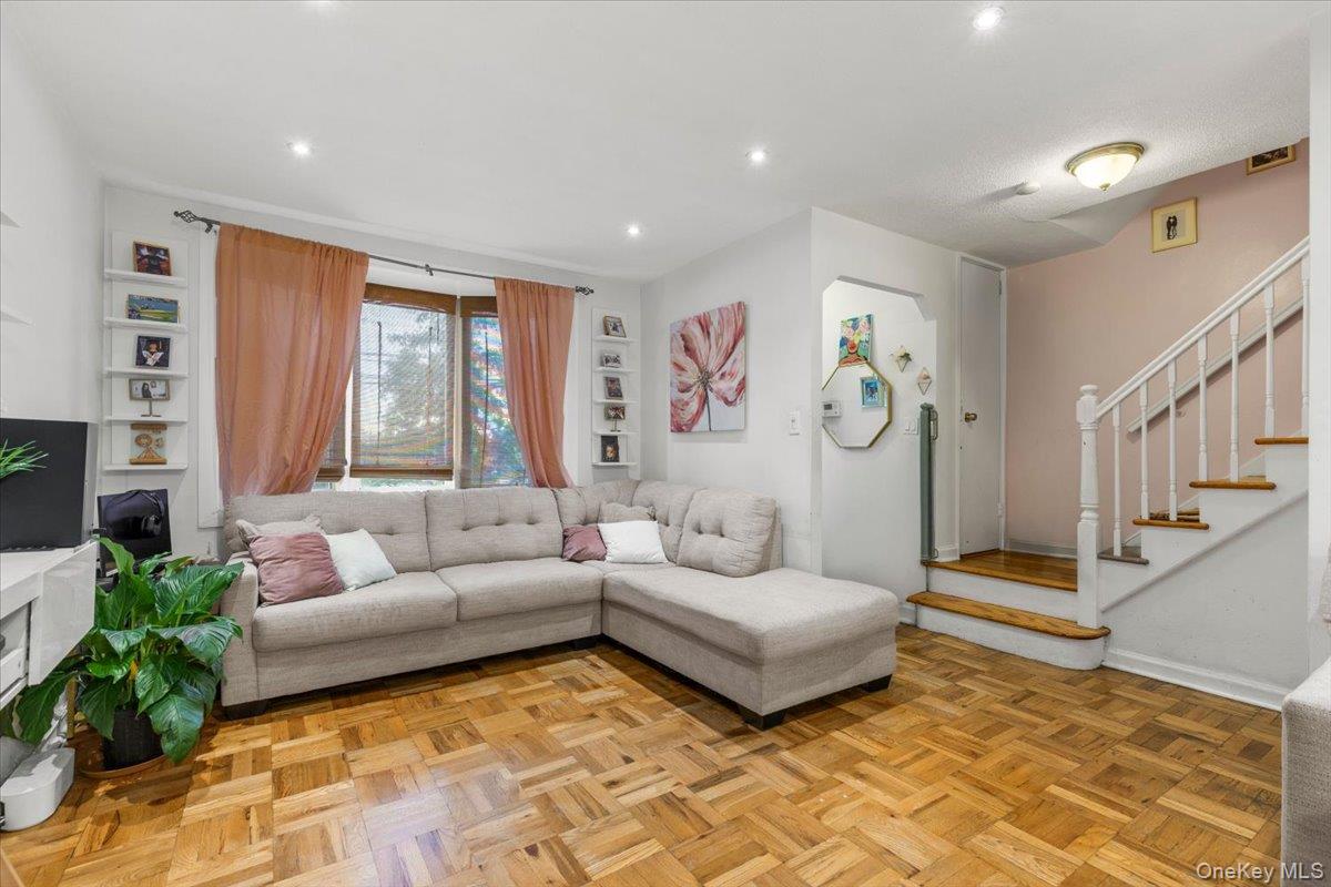 3303 Eastchester Road Bronx, NY 10469 - Photo 2 of 19