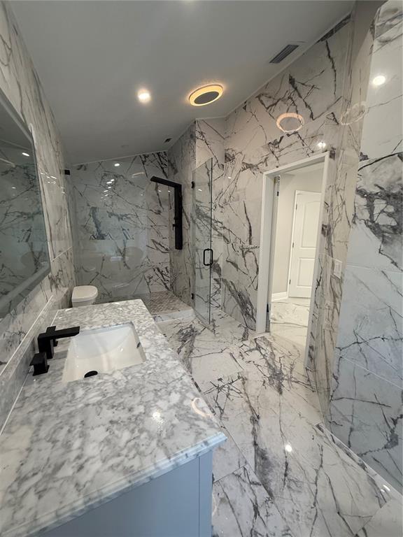 14273 Nugent Circle Spring Hill, FL 34609 - Photo 16 of 27 a bathroom with shower and bathtub