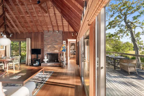 $2,195,000 | 100 Gerard Drive, East Hampton, NY 11937