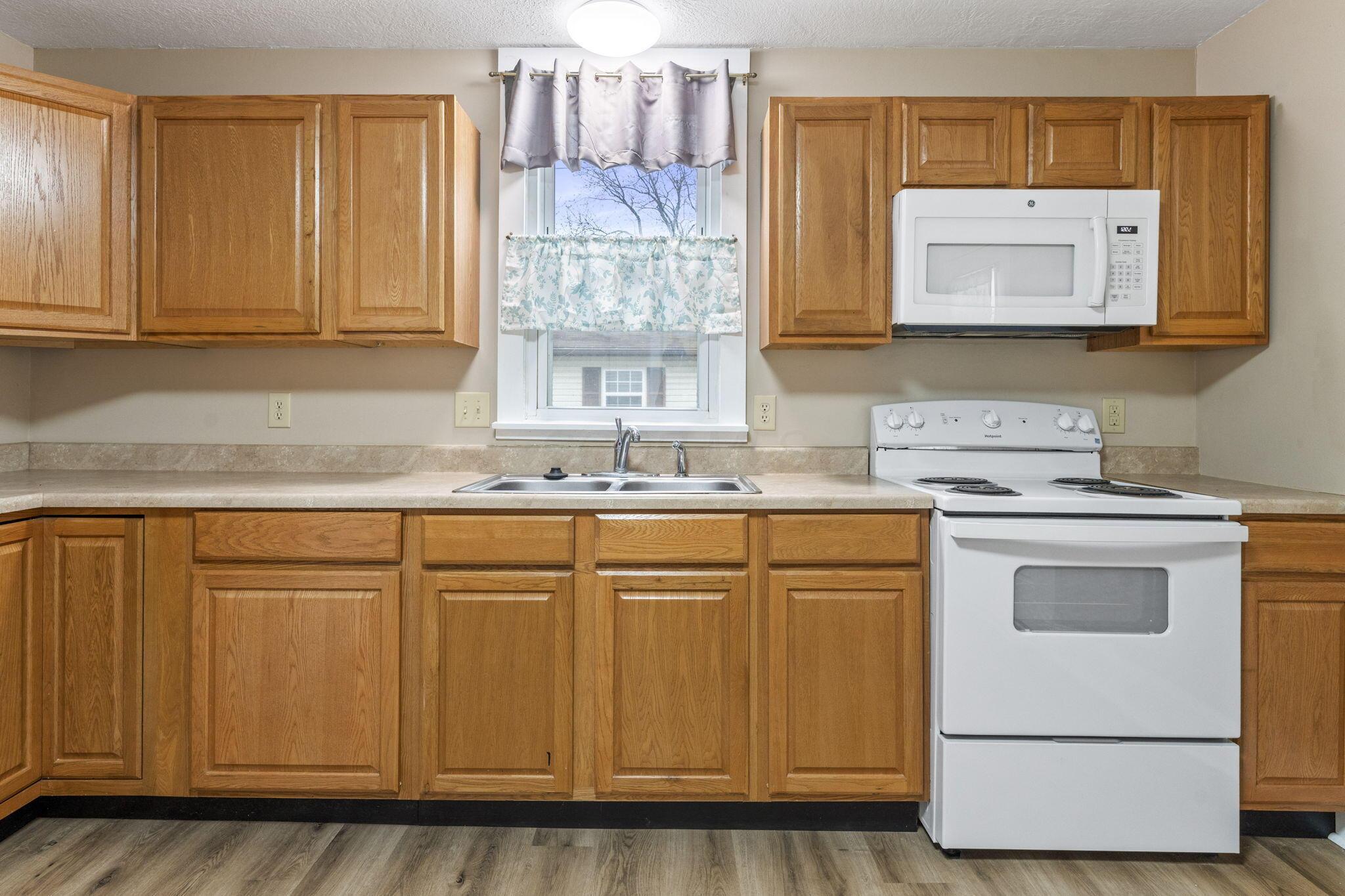 1414 Cedar Hill Road Lancaster, OH 43130 - Photo 11 of 36 Kitchen