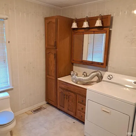 $99,900 | 616 North Edgewood Drive, Muncie, IN 47303