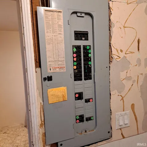 $99,900 | 616 North Edgewood Drive, Muncie, IN 47303