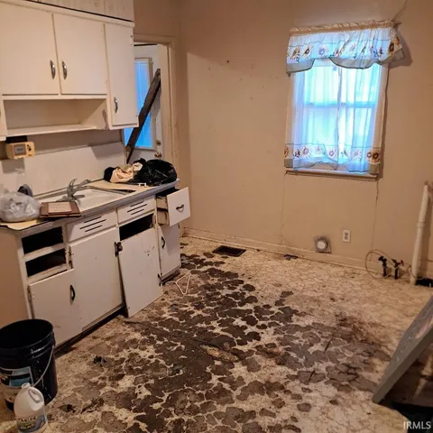 $99,900 | 616 North Edgewood Drive, Muncie, IN 47303