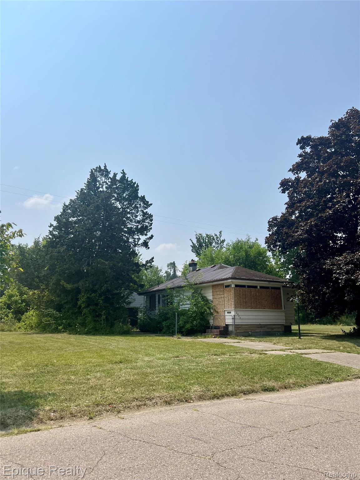 2425 Clement Street Flint, MI 48504 - Photo 2 of 4 IMG_4720.jpeg