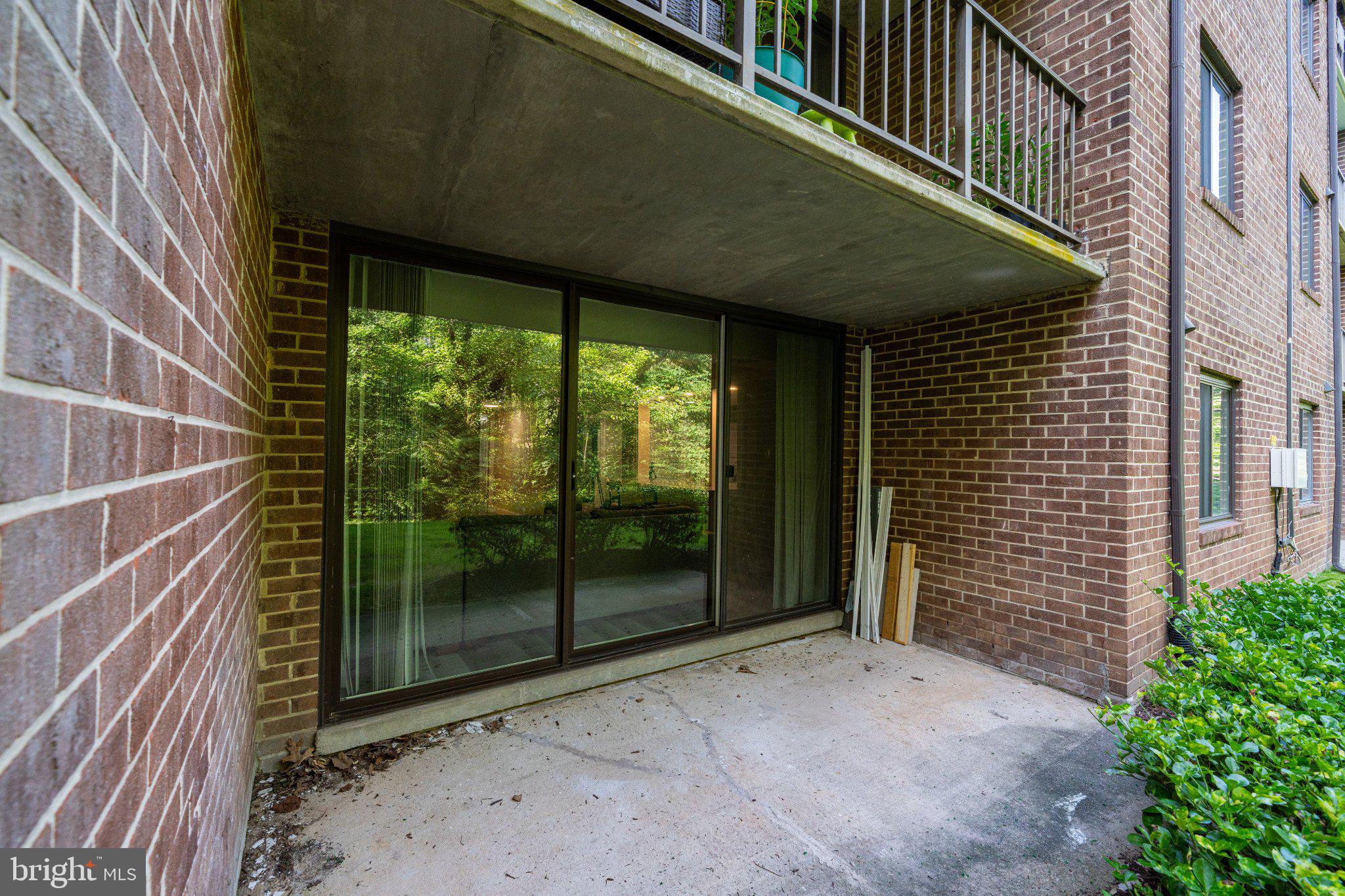 1429 Northgate Square, Unit 2A Reston, VA 20190 - Photo 23 of 25 a backyard of a house