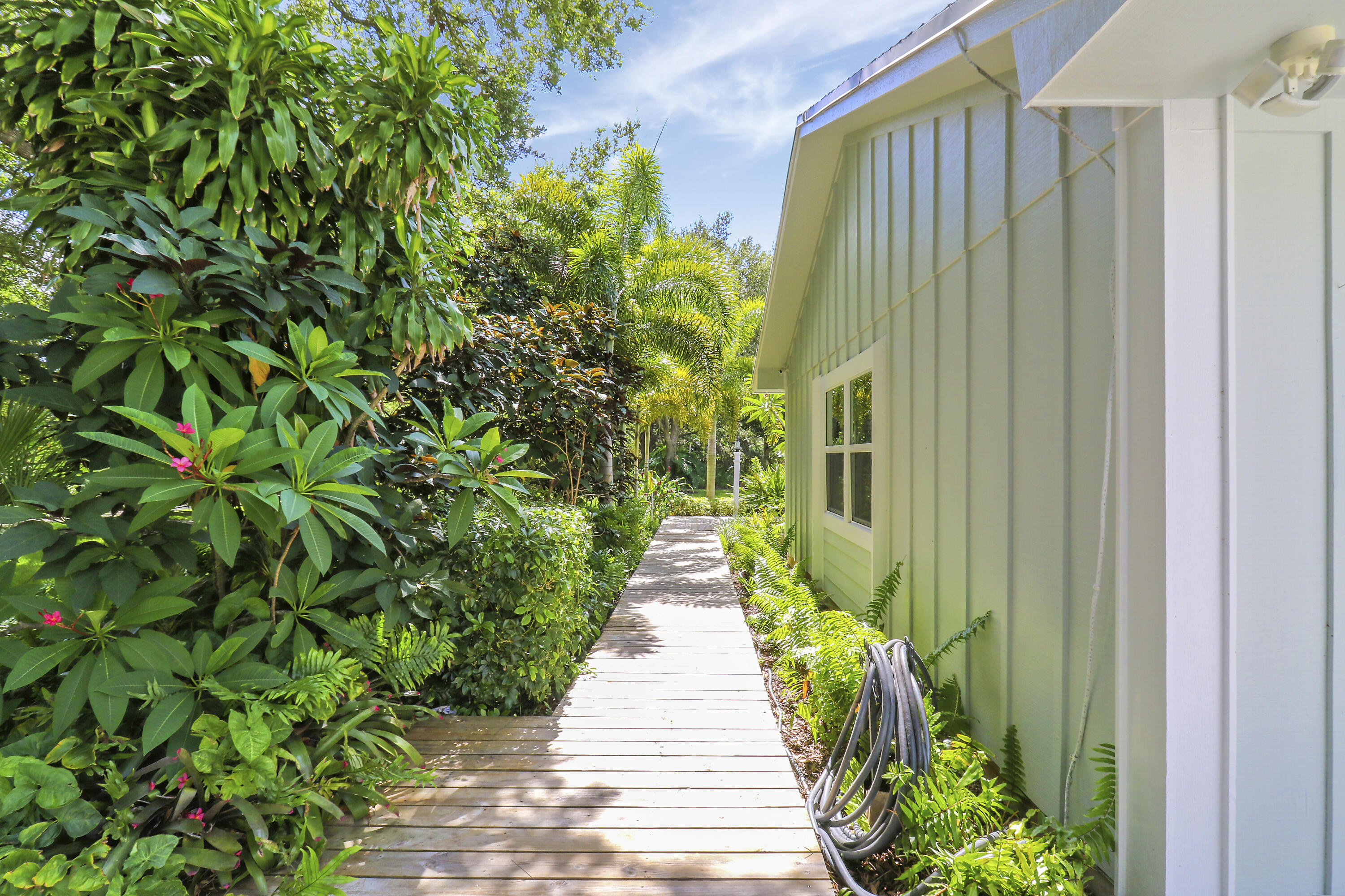 6372 North 197th Place Jupiter, FL 33458 - Photo 4 of 77 House2-44