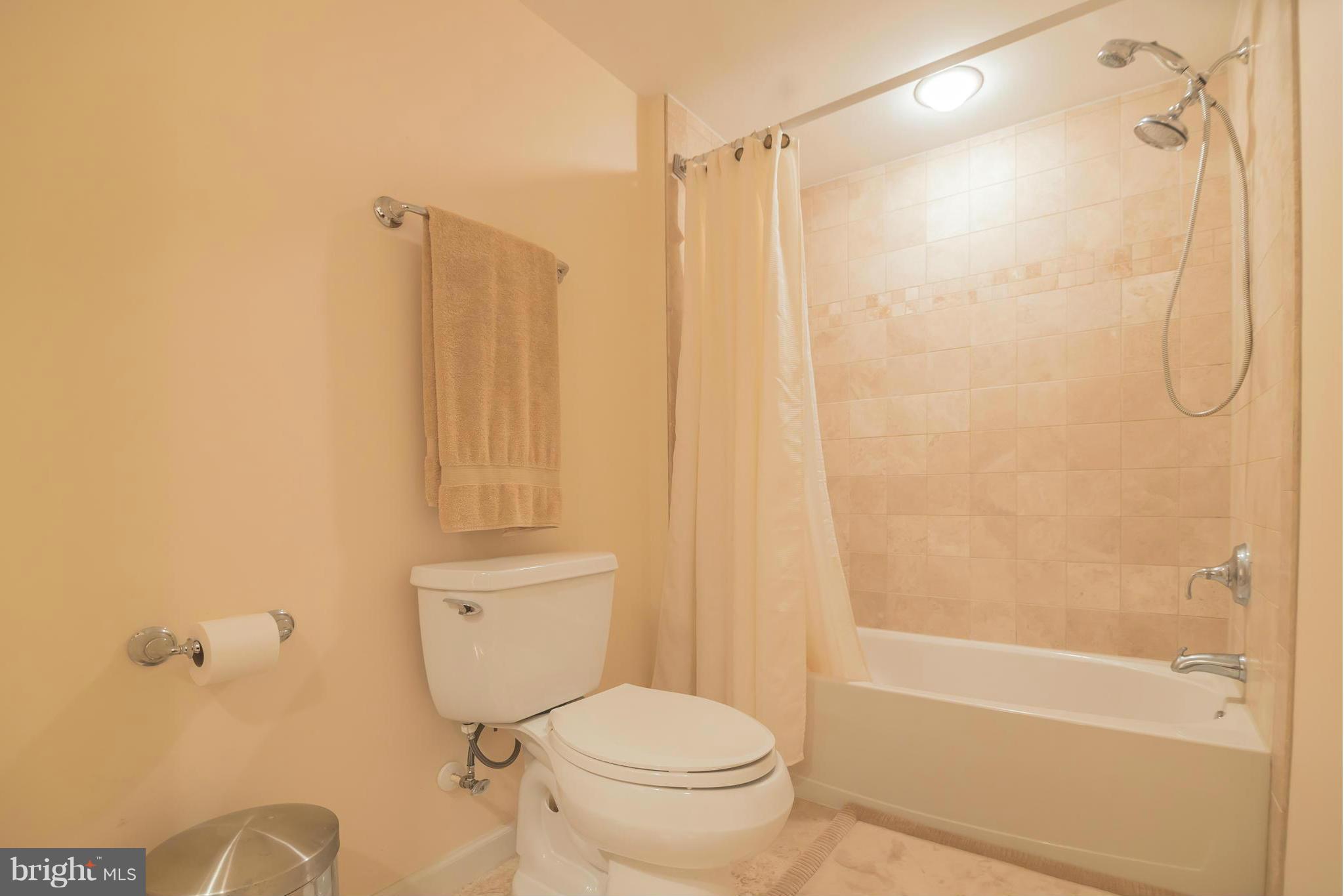 14531 Layhill Road Silver Spring, MD 20906 - Photo 19 of 29 Bath