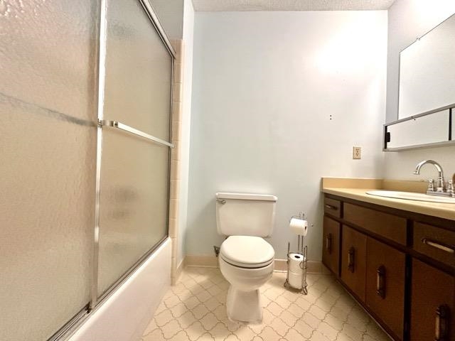 3250 Altruria Road Bartlett, TN 38134 - Photo 11 of 31 a bathroom with a toilet sink and a shower