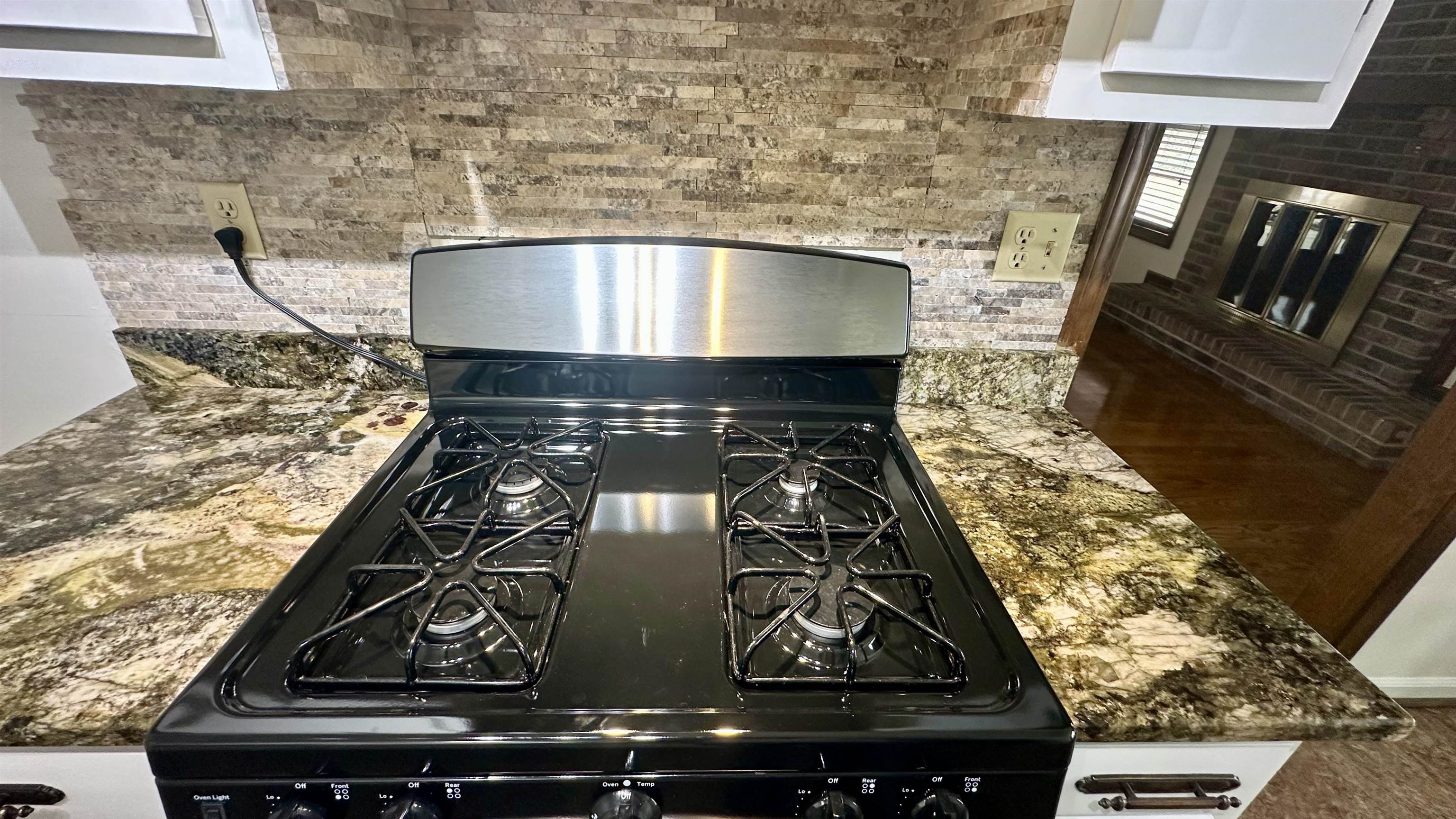 3250 Altruria Road Bartlett, TN 38134 - Photo 18 of 31 a close view of stove