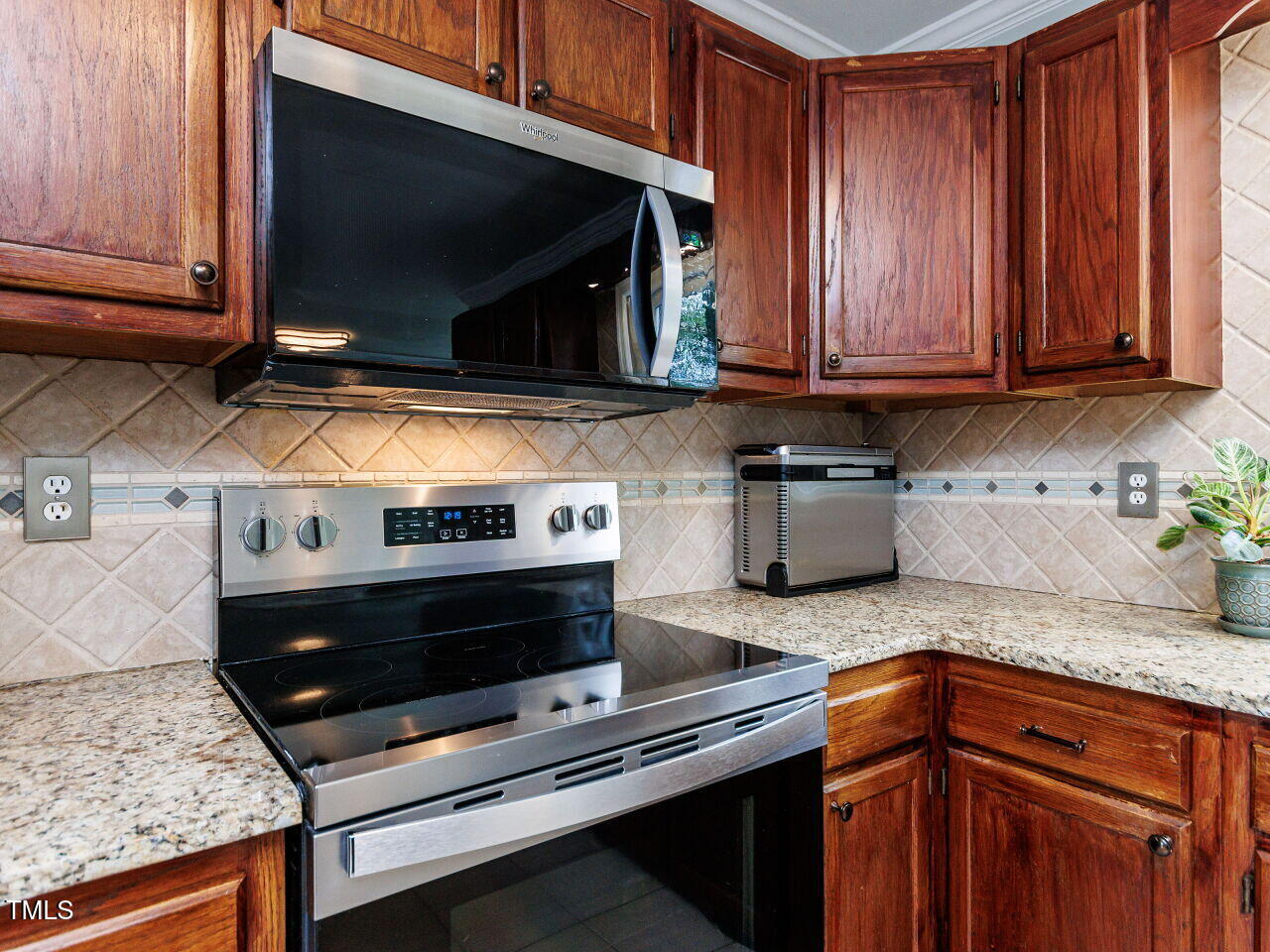 3525 Lytham Place Raleigh, NC 27604 - Photo 11 of 36 011-1280x960-kitchen