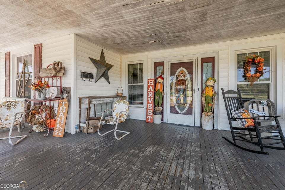 69 Myers Avenue Trion, GA 30753 - Photo 4 of 51 a view of a livingroom with furniture and furniture