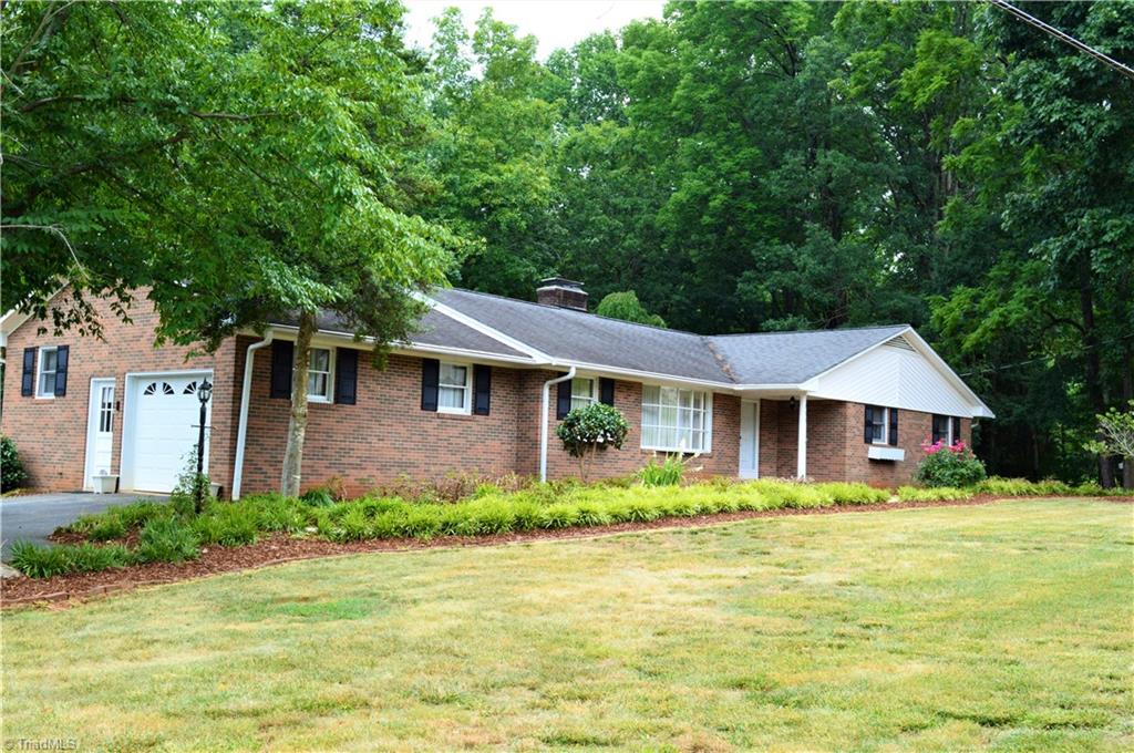 260 Lake Leonard Road Lexington, NC 27295 - Photo 2 of 29 Brick ranch with 3 bdrms and 2 ba