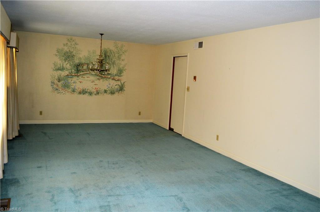 260 Lake Leonard Road Lexington, NC 27295 - Photo 13 of 29 Living room and Dining room combo