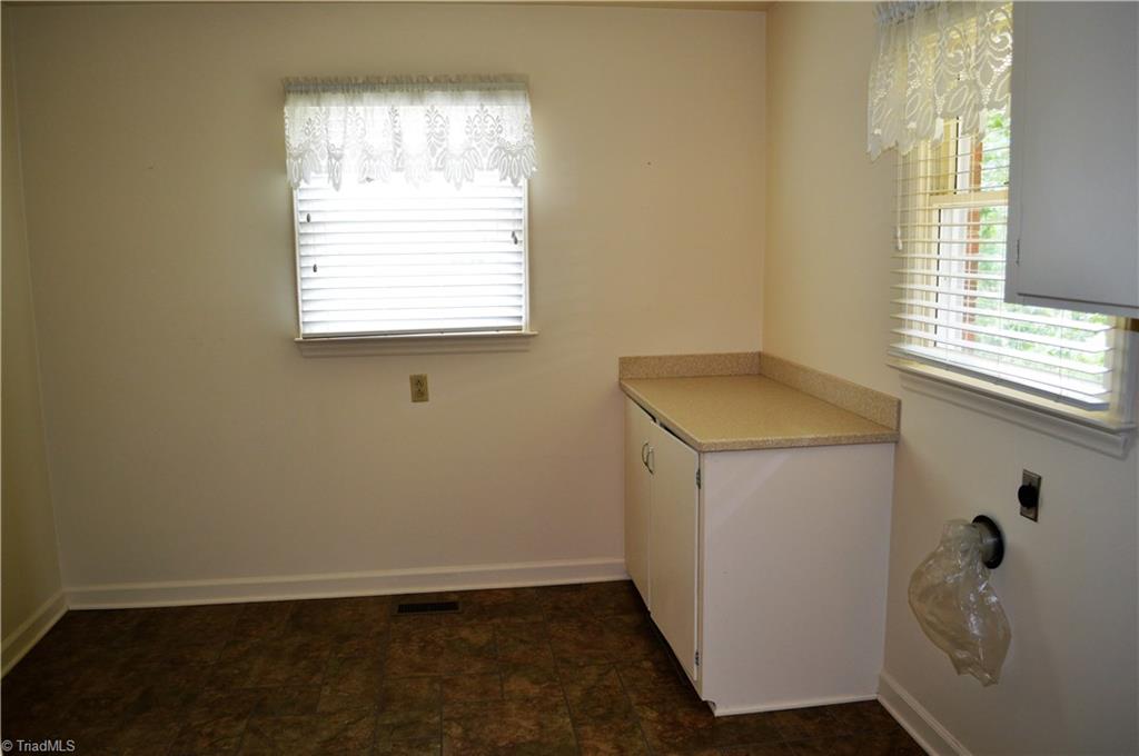 260 Lake Leonard Road Lexington, NC 27295 - Photo 14 of 29 Large main level laundry room