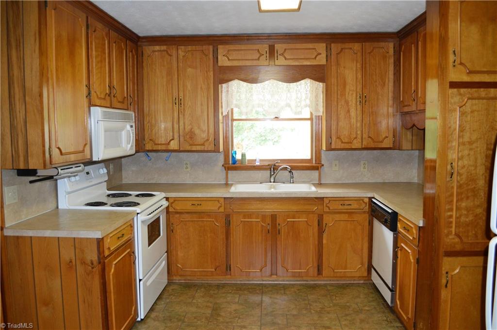 260 Lake Leonard Road Lexington, NC 27295 - Photo 9 of 29 Gallery Image 9