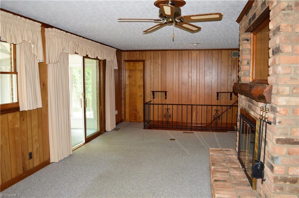 260 Lake Leonard Road Lexington, NC 27295 - Photo 10 of 29 Large Den with gas fireplace.
