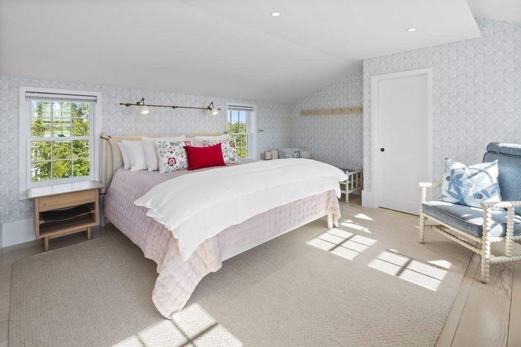 178 Queen Anne Road Chatham, MA 02633 - Photo 23 of 33 a bedroom with a bed and a window