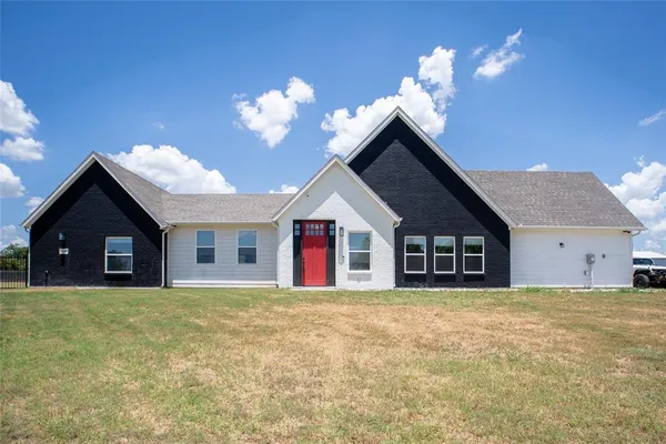 $495,000 | 311 Dobbs Trail, Springtown, TX 76082