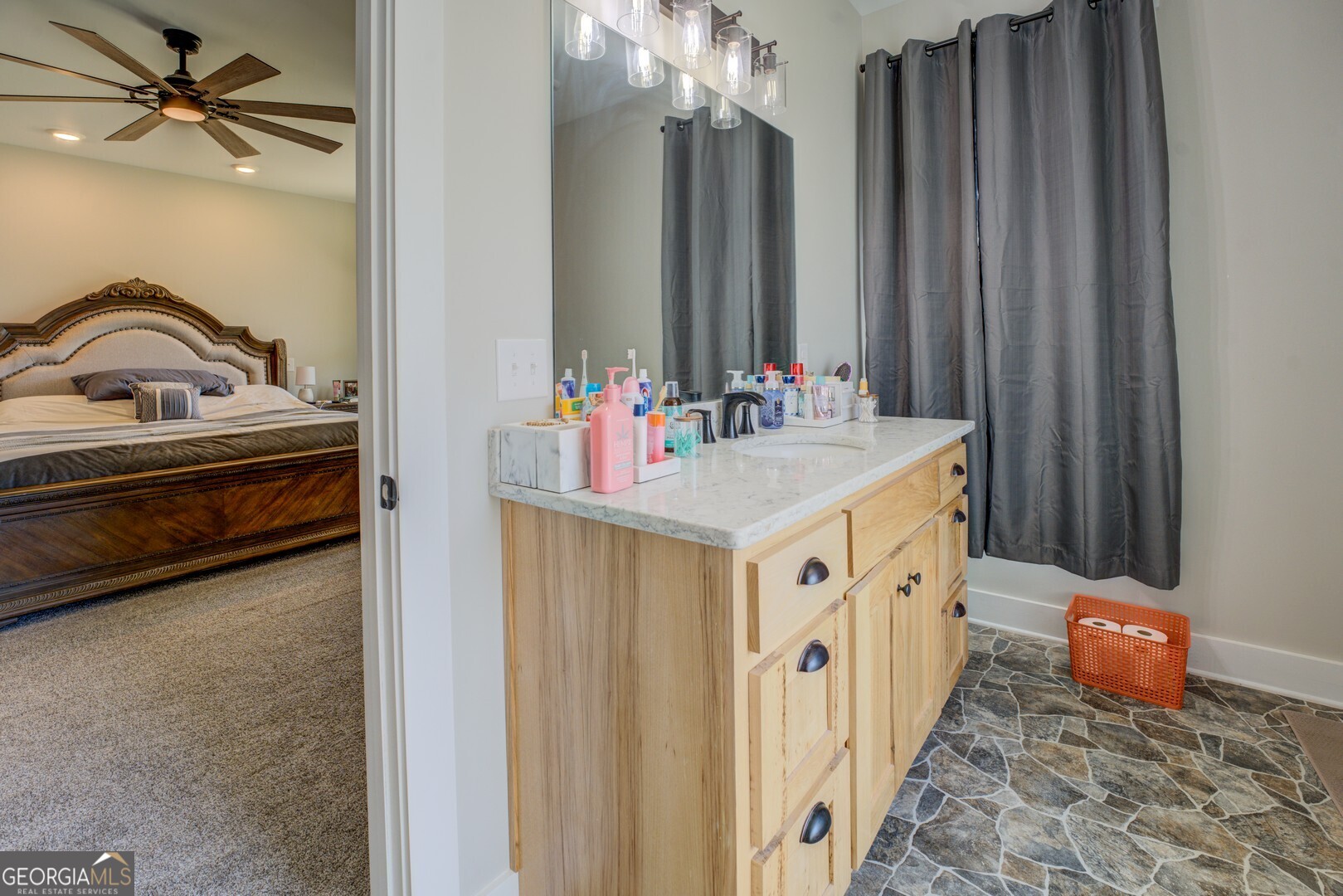 4348 Marshall Stewart Road Crawfordville, GA 30631 - Photo 29 of 80 a bathroom with a sink a mirror and a bathtub