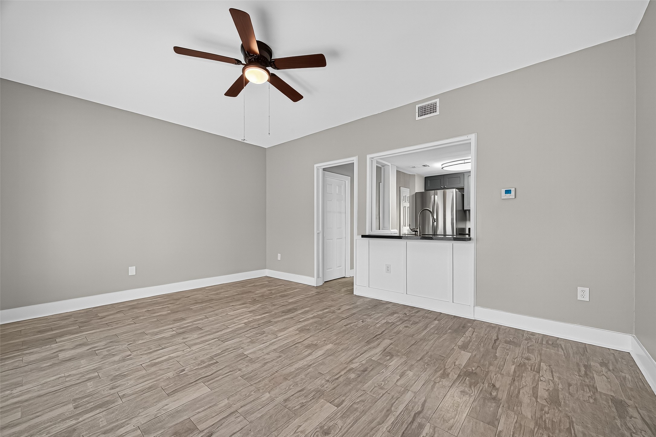830 Threadneedle Street, Unit 240 Houston, TX 77079 - Photo 13 of 31 a view of empty room with wooden floor and ceiling fan