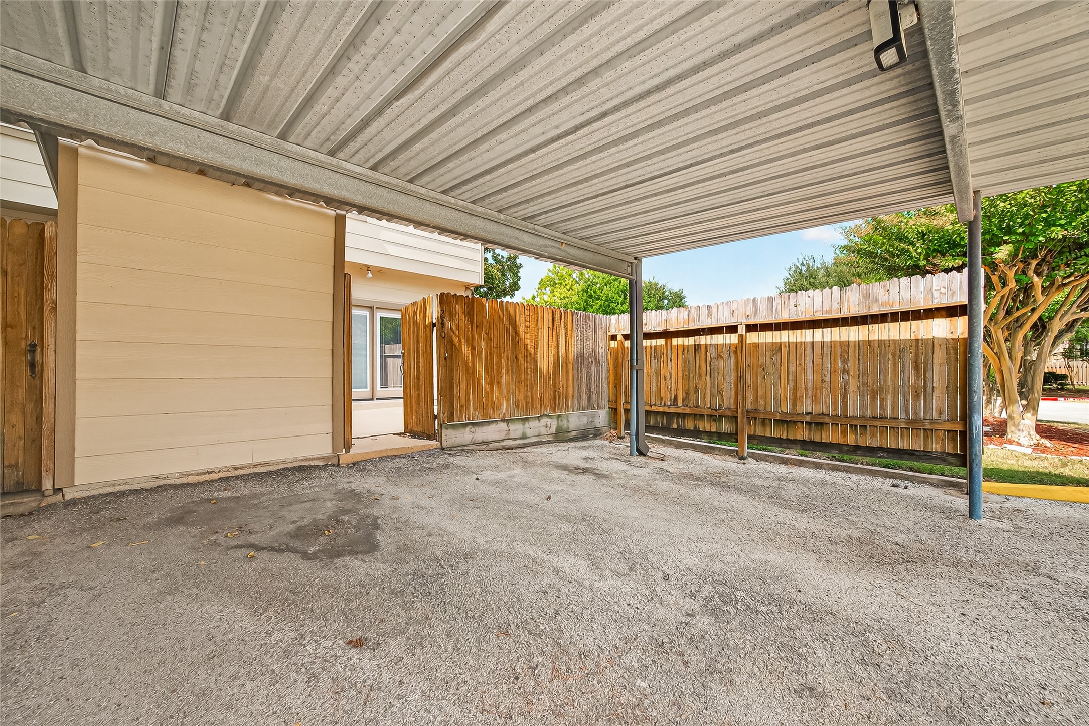 830 Threadneedle Street, Unit 240 Houston, TX 77079 - Photo 29 of 31 a view of a backyard