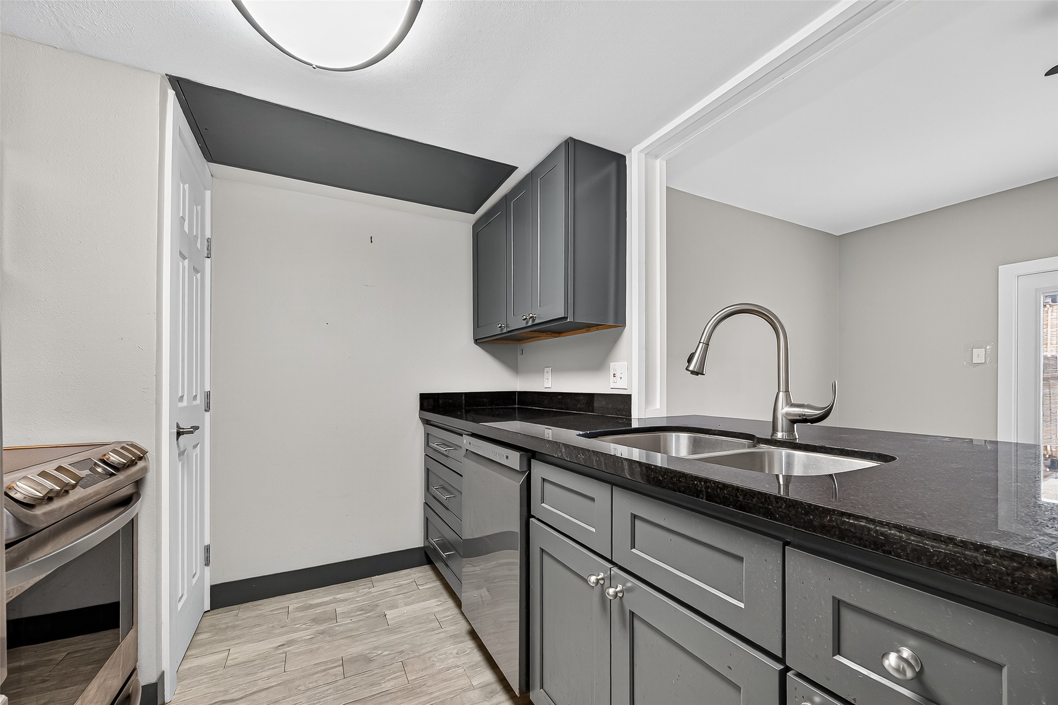 830 Threadneedle Street, Unit 240 Houston, TX 77079 - Photo 3 of 31 a kitchen with granite countertop a sink a stove and cabinets