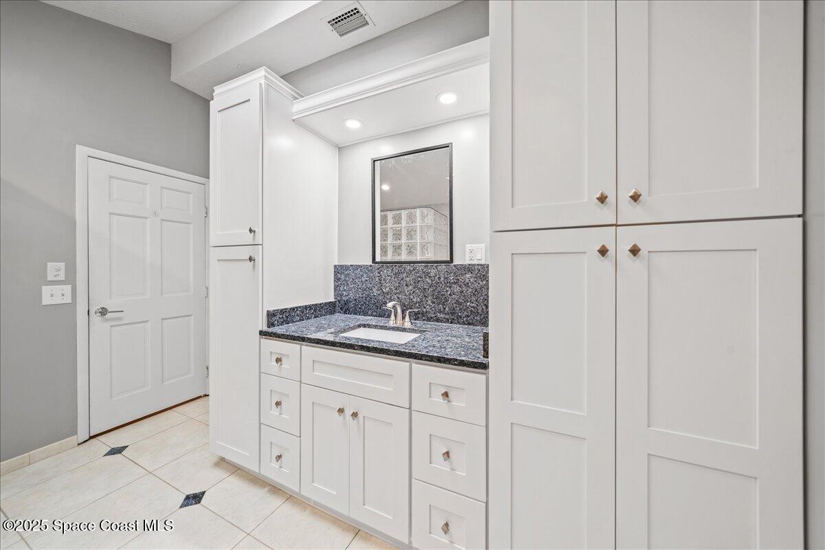 208 The Road, Unit C2 Melbourne Beach, FL 32951 - Photo 32 of 65 Upstairs hallway full bathroom w/shower