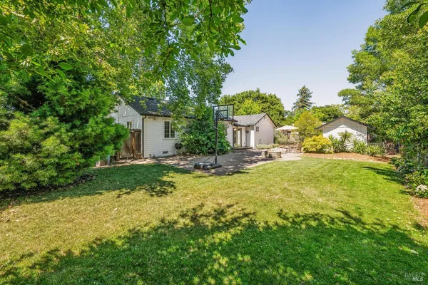 $885,000 | 1080 Solano Avenue, Sonoma, CA 95476