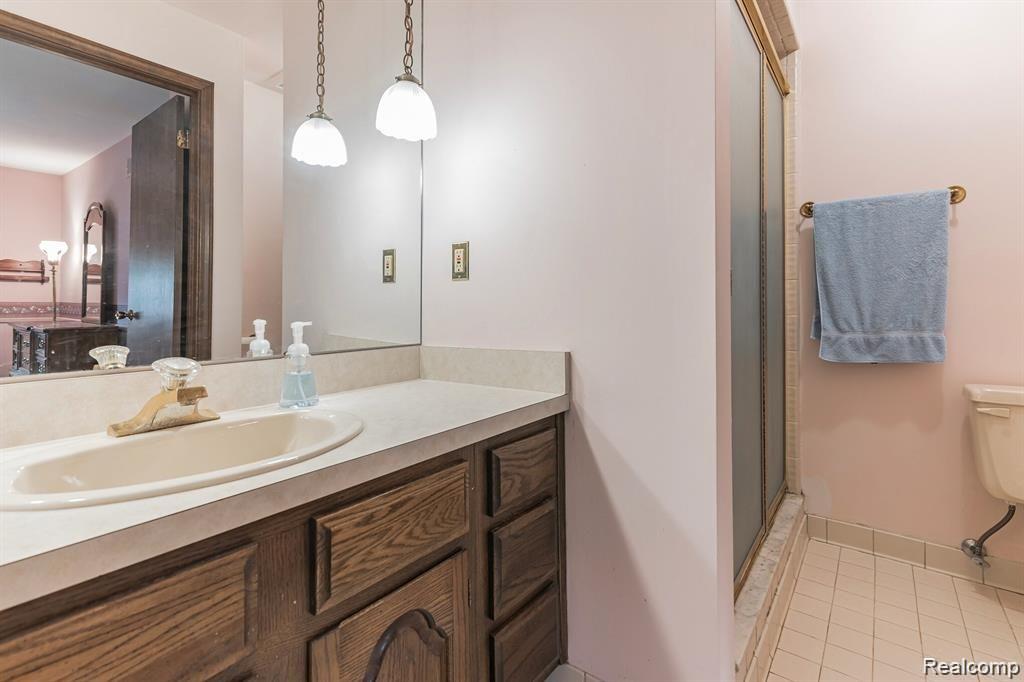35528 Banbury Road Livonia, MI 48152 - Photo 17 of 35 DSC_0260-10607810.jpg