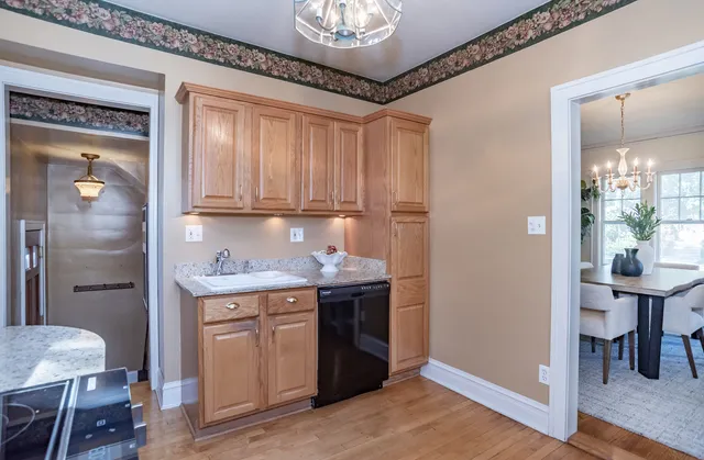 $1,100,000 | 518 West Cossitt Avenue, La Grange, IL 60525