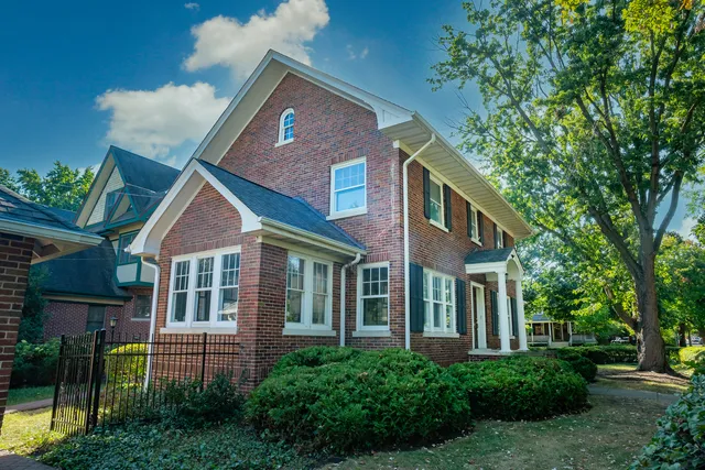 $1,100,000 | 518 West Cossitt Avenue, La Grange, IL 60525