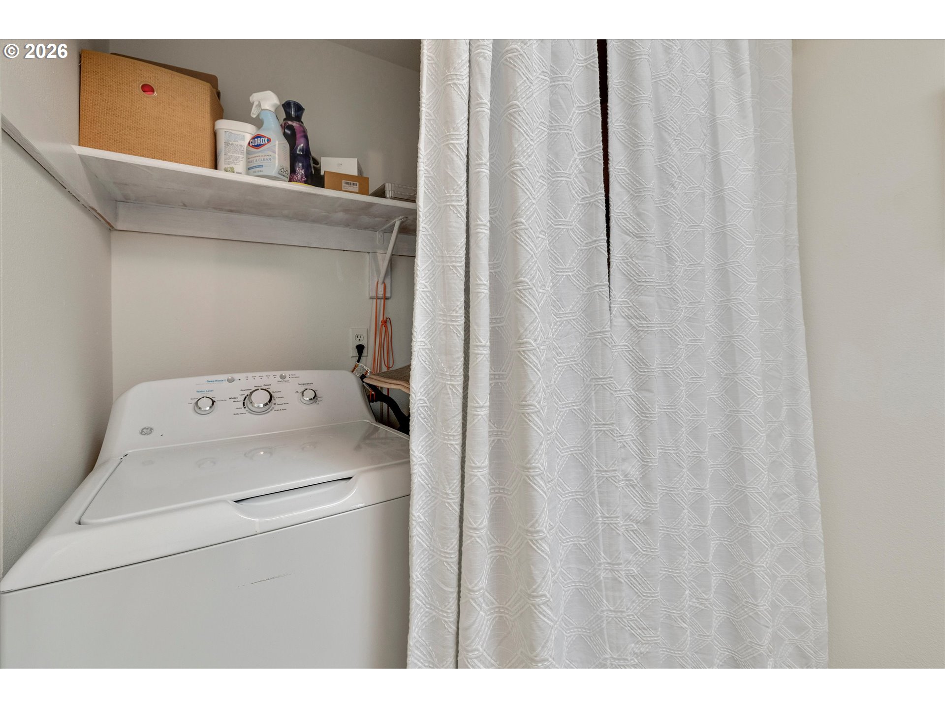 16082 Southwest 93rd Avenue Tigard, OR 97224 - Photo 28 of 35 a utility room with dryer and washer
