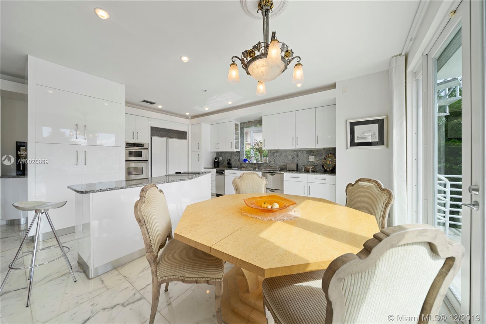 349 Centre Island North Miami Beach, FL 33160 - Photo 11 of 36