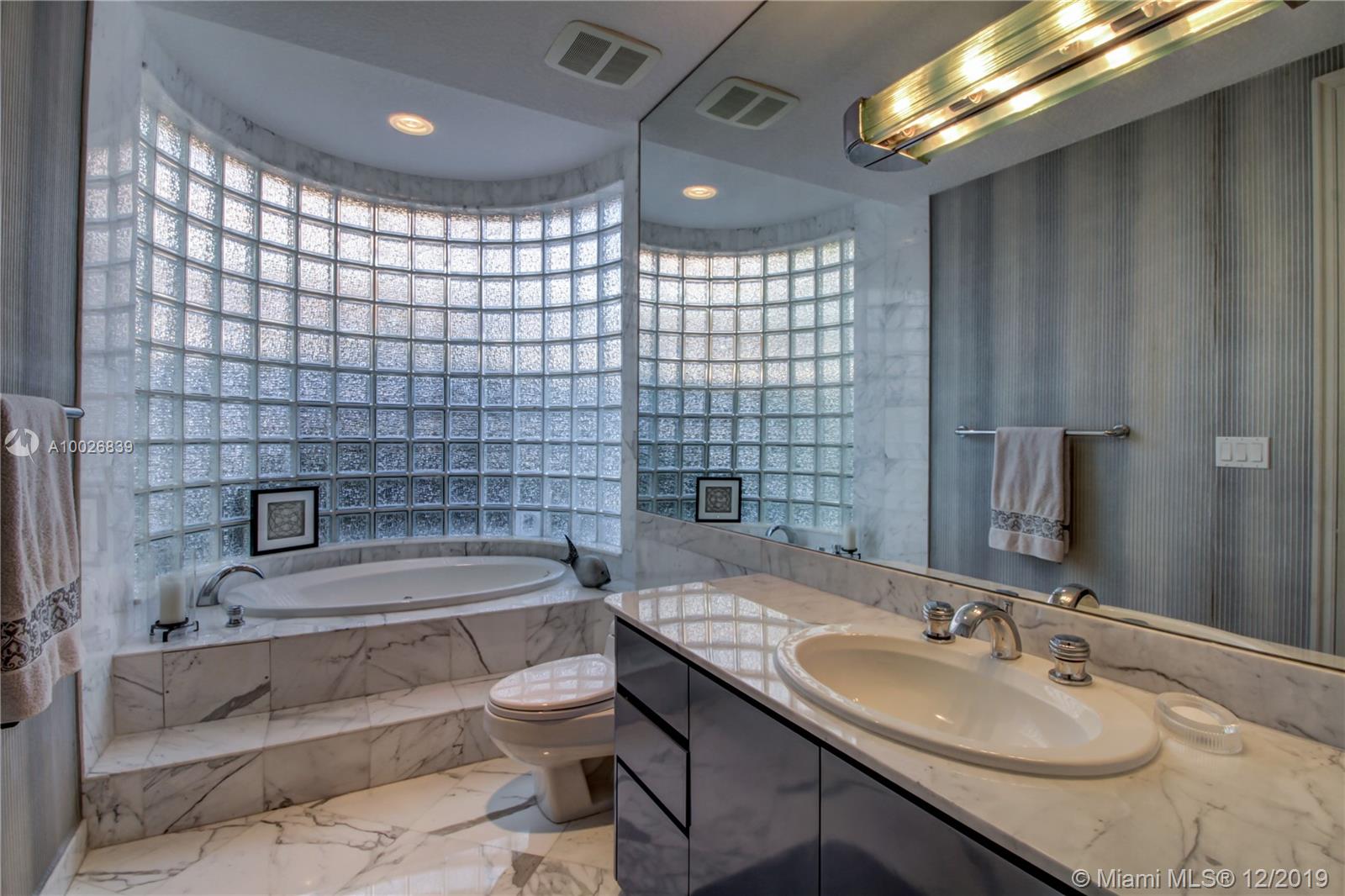 349 Centre Island North Miami Beach, FL 33160 - Photo 19 of 36