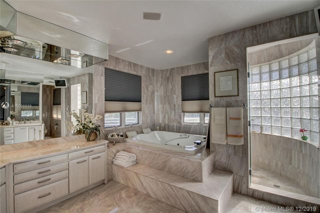 $5,000,000 | 349 Centre Island, Golden Beach, FL 33160