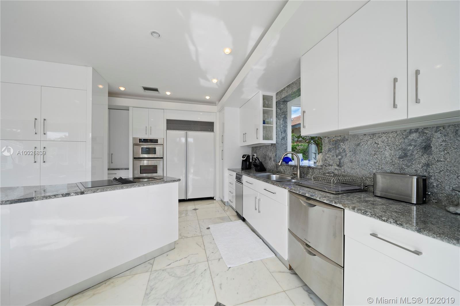 349 Centre Island North Miami Beach, FL 33160 - Photo 10 of 36