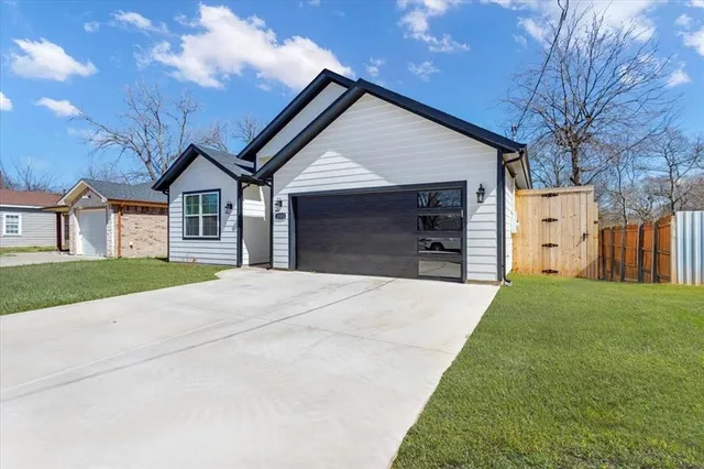 $325,000 | 1323 South Montgomery Street, Sherman, TX 75090