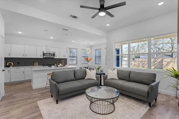 $325,000 | 1323 South Montgomery Street, Sherman, TX 75090