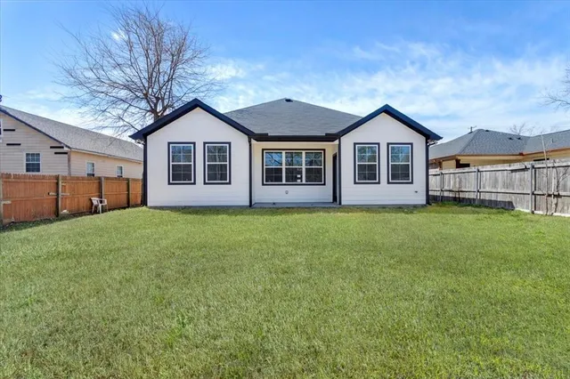 $325,000 | 1323 South Montgomery Street, Sherman, TX 75090