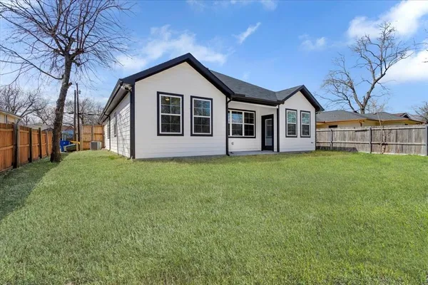$325,000 | 1323 South Montgomery Street, Sherman, TX 75090