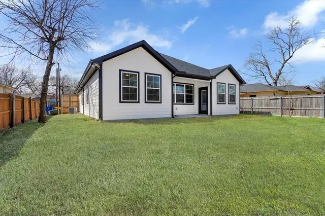 $325,000 | 1323 South Montgomery Street, Sherman, TX 75090
