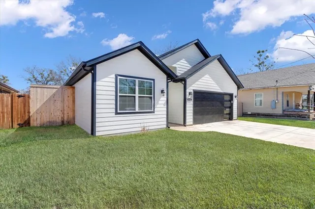 $325,000 | 1323 South Montgomery Street, Sherman, TX 75090