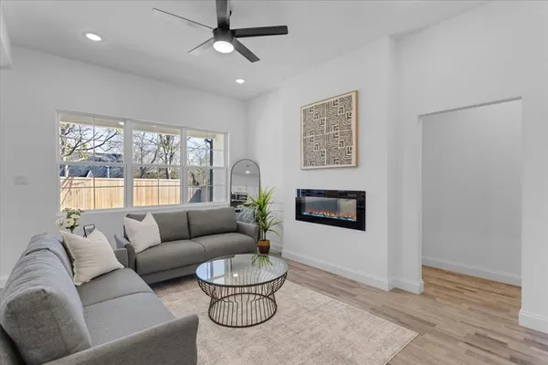 $325,000 | 1323 South Montgomery Street, Sherman, TX 75090