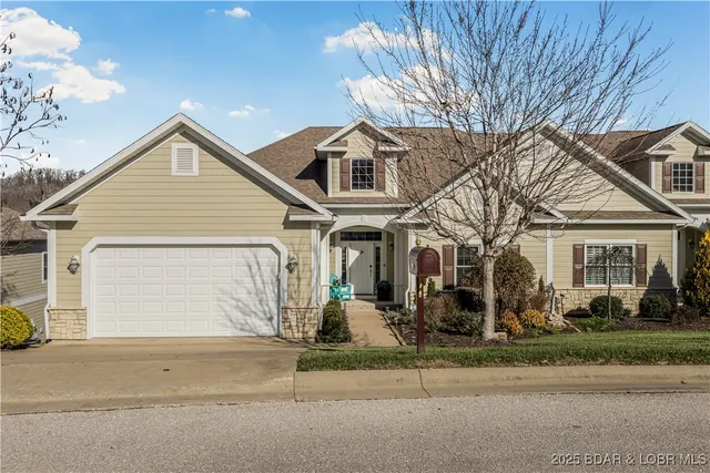 $1,099,000 | 115 Cypress Point Lane, Lake Ozark, MO 65049